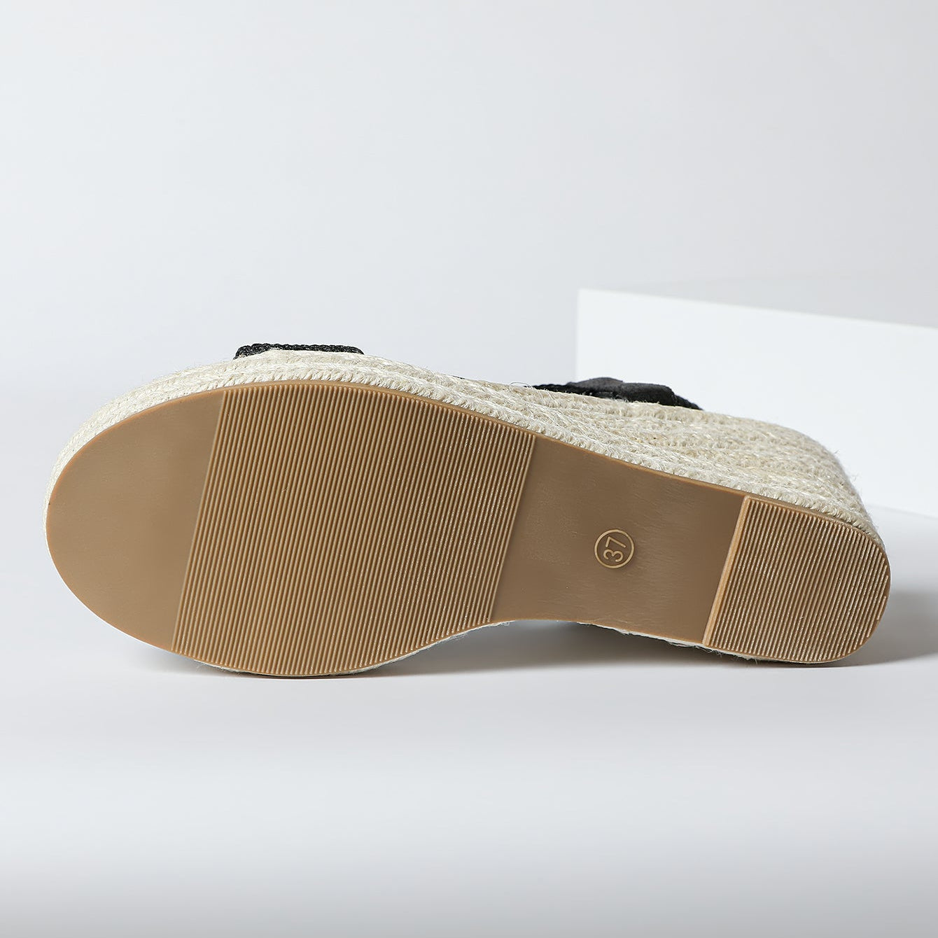 Aroa | wedge sandals with handcrafted woven detail